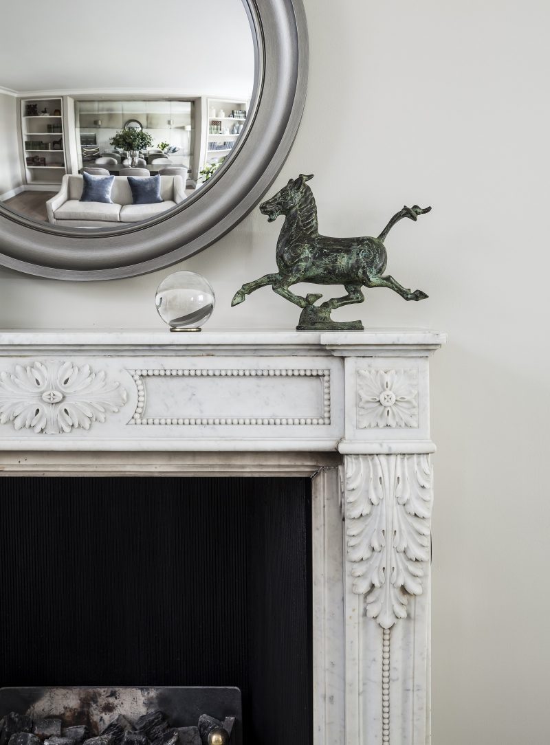 4 Essential Tips For Hanging A Round, What Size Mirror Above Mantel